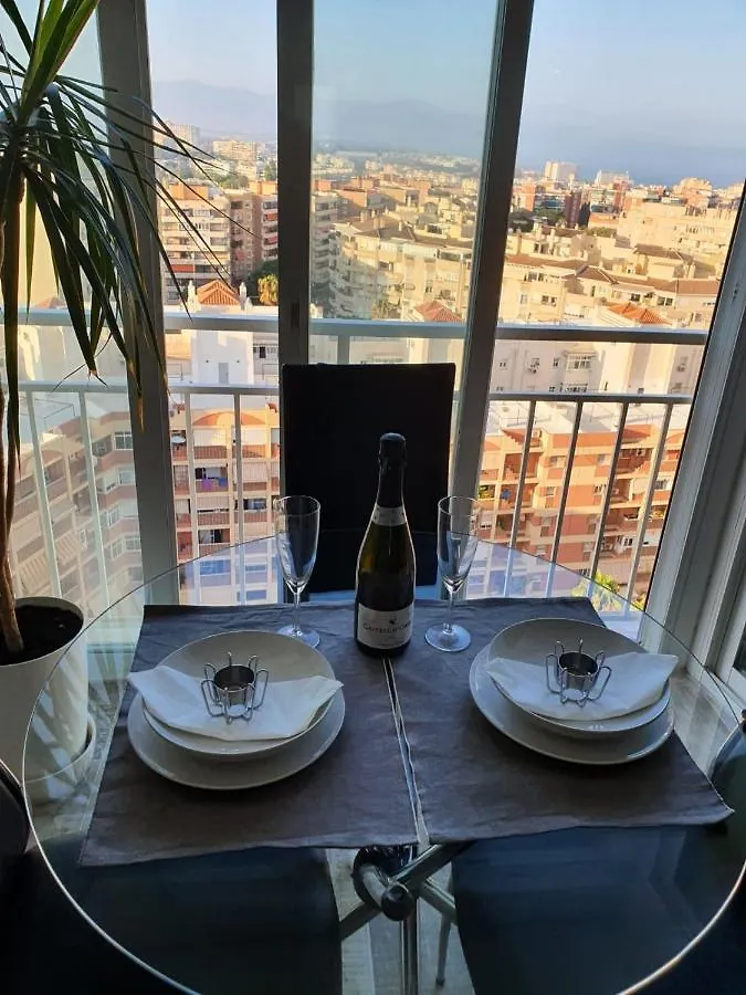 Apartamento Nuevo Estudio, recién reformado, Wifi, Centro de Torremolinos España